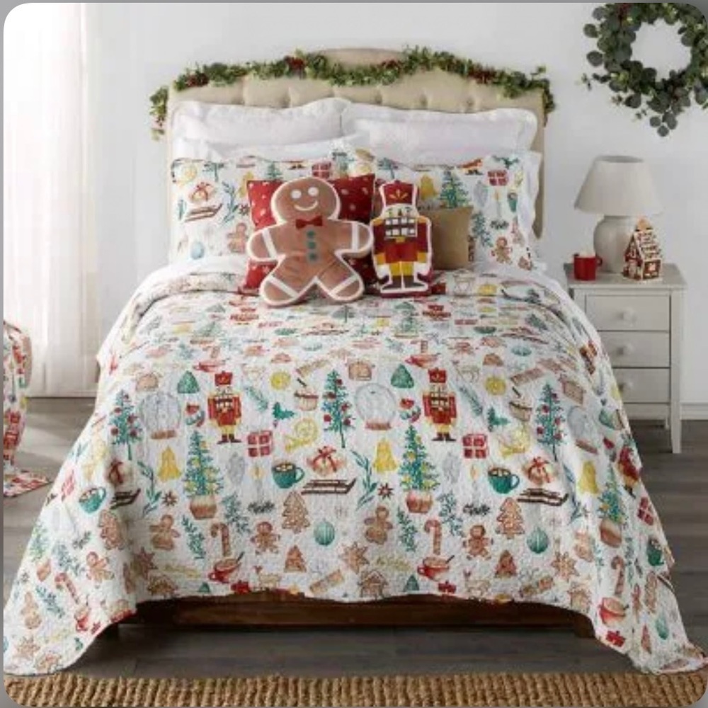 ❤️ Large Nutcracker Gingerbread Man
Pillow Decor